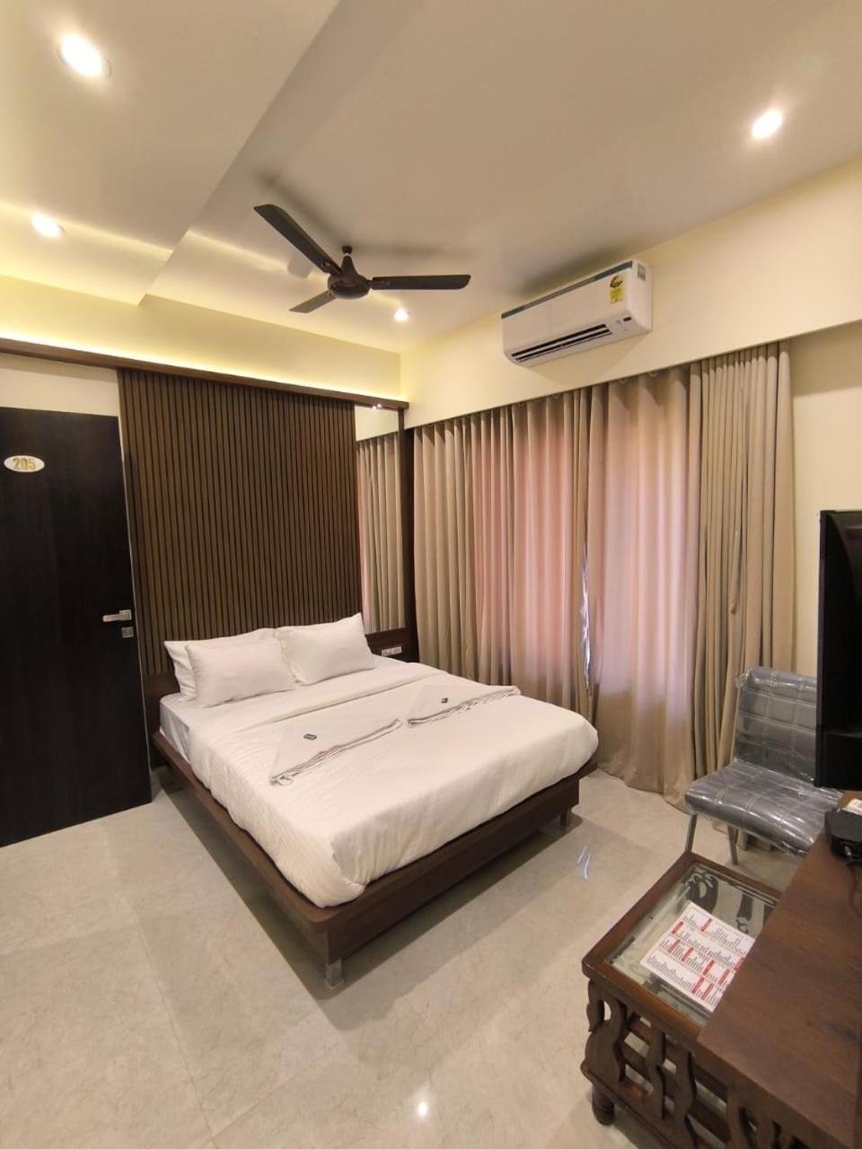 Sharan Residency Hotel Navi Mumbai Exterior photo